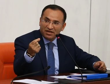 Τούρκος αντιπρόεδρος: «Περιμένουμε να έρθουν σύντομα οι 8 Τούρκοι πραξικοπηματίες από την Ελλάδα»